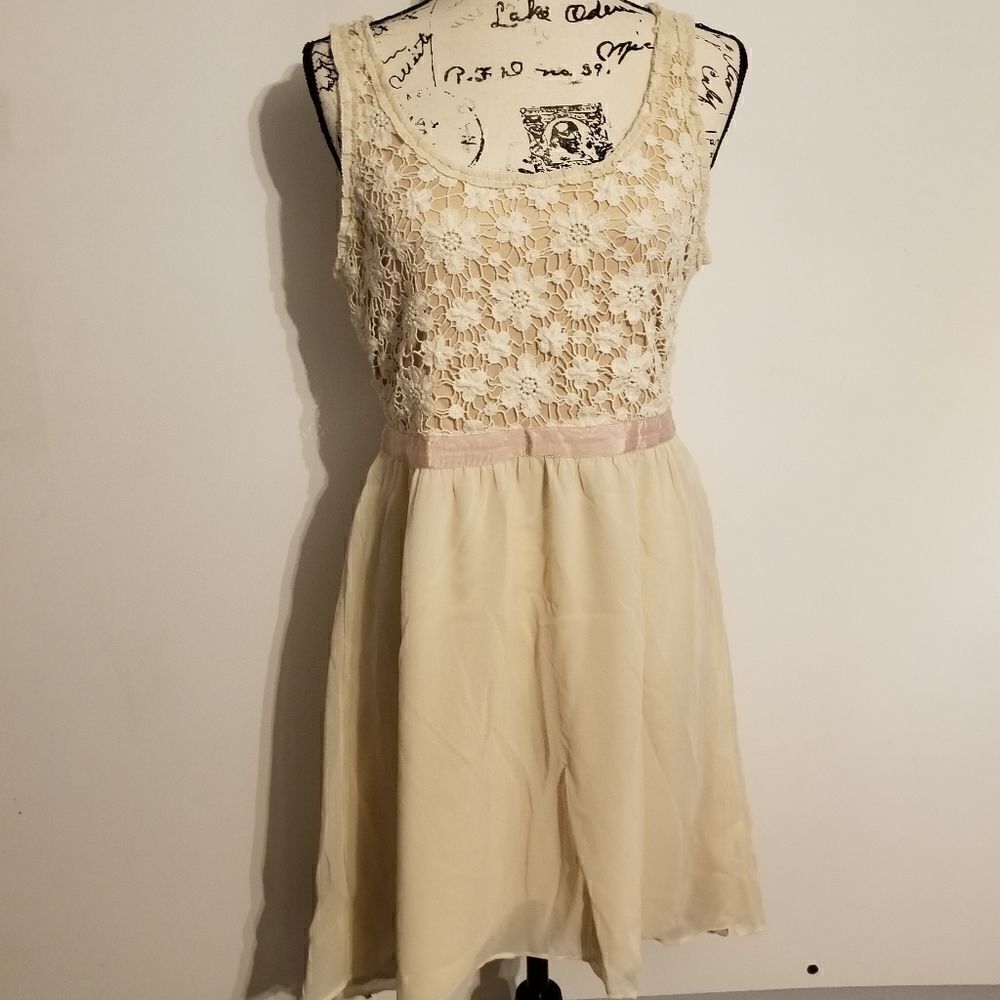 Adorableย Americanโ
EagleโCreamโDress